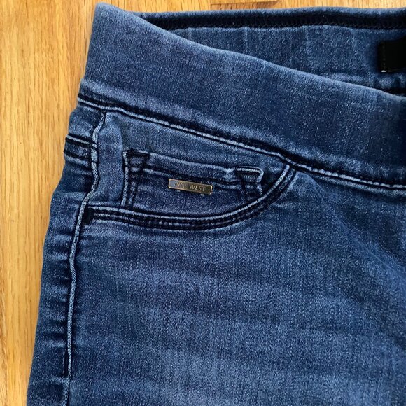 NINE WEST Pull On Distressed Dark Blue Skinny Jeans with Light Wash Size 4 - Picture 3 of 10